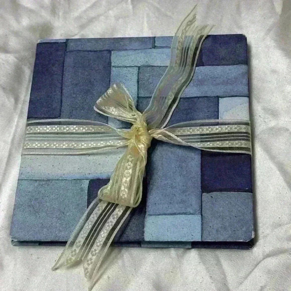 Fold Up/ Collapsing Scrap Book with Bow - Picture 1 of 7